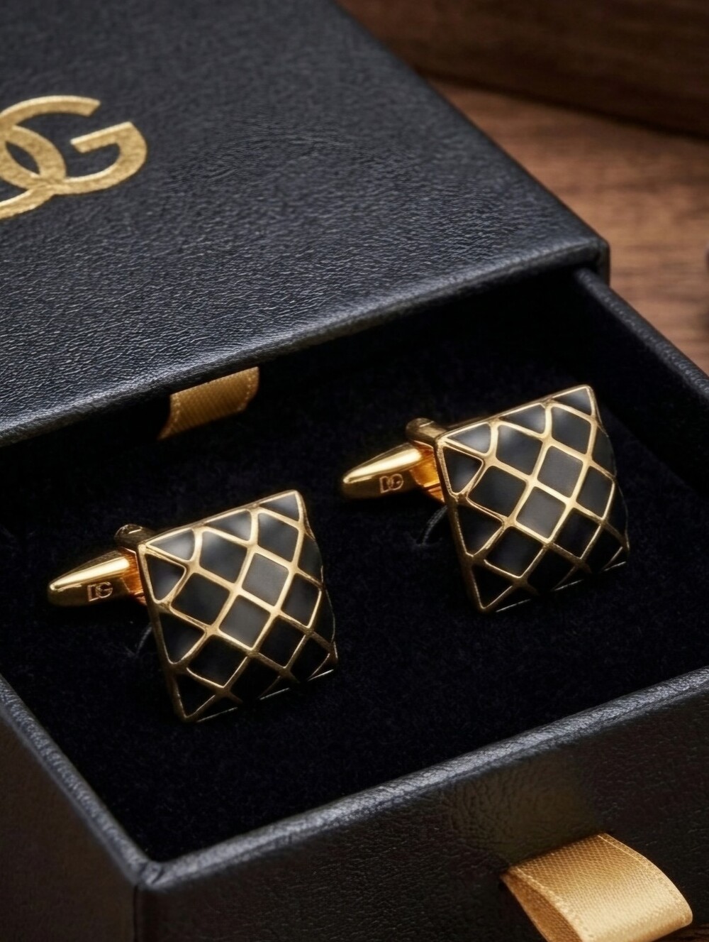 Elegant Black and Gold Cufflinks - Mens Cuff Links
